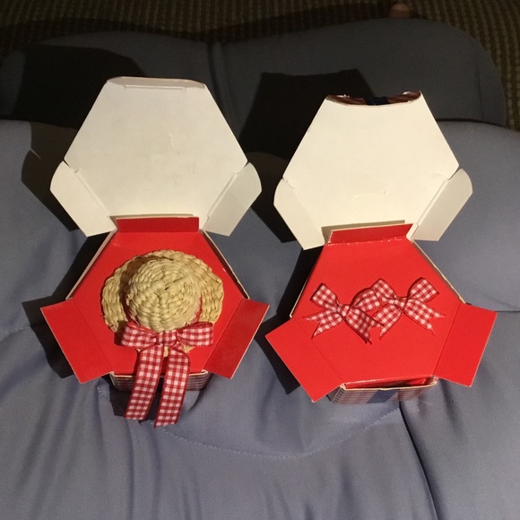 Avon Country Days Straw Hat Pin & Red Checked Bow Earrings~Vintage New in Box - Picture 9 of 9